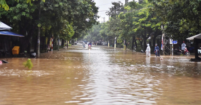 Mưa lớn chia cắt nhiều xã miền núi Nghệ An