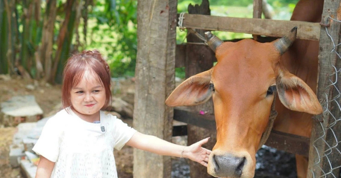 Đinh Thị Huyền - Cô bé tí hon xây nhà 1,5 tỷ tặng bố mẹ