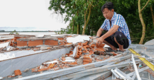 Sạt lở bờ sông Tiền nhấn chìm 35 hộ dân