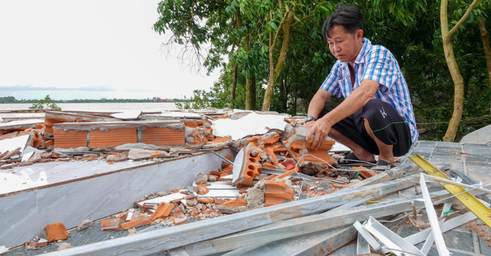 Sạt lở bờ sông Tiền nhấn chìm 35 hộ dân