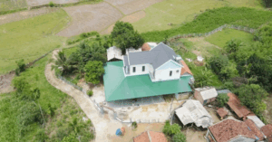 Đinh Thị Huyền - Cô bé tí hon xây nhà 1,5 tỷ tặng bố mẹ