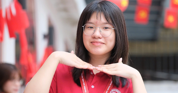 Nữ sinh trường làng trở thành thủ khoa Ngoại thương với SAT top 1%
