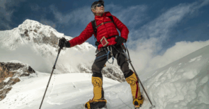 Cụ ông leo đỉnh Manaslu tuổi 86