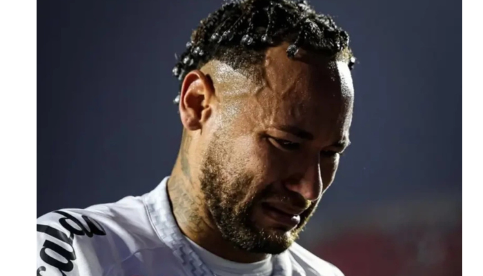 Neymar bị chỉ trích vì nghiện rượu và thức khuya chơi game