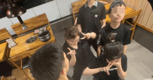 Nhân viên quán ăn ở Hà Nội bị sa thải vì xúc phạm khách hàng