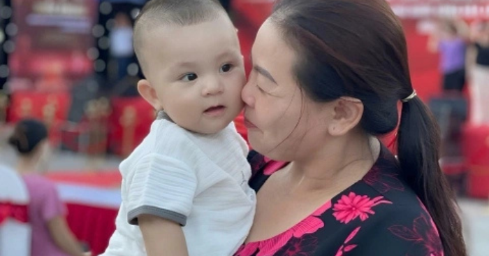 Mẹ kế nuôi con chồng hạnh phúc 20 năm