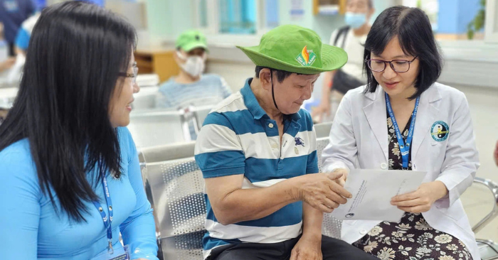 Người dân TPHCM được khám bệnh BHYT tại bệnh viện chuyên sâu