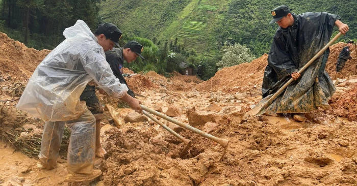 Chó nghiệp vụ được đưa vào tìm kiếm ở Tuyên Quang