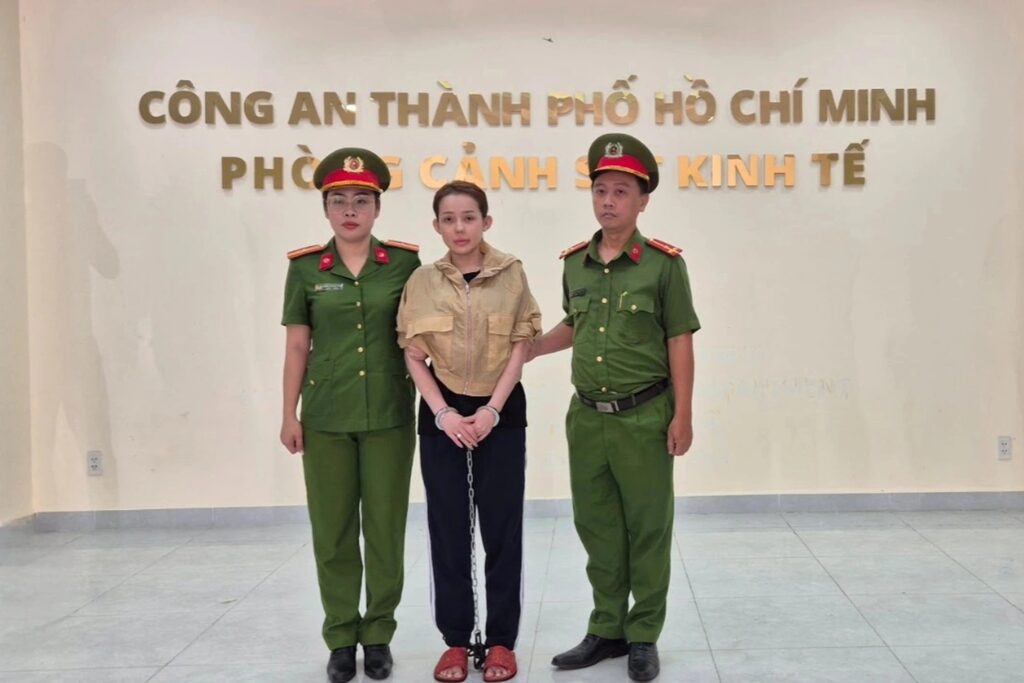Ngân 98 bị khởi tố, bắt tạm giam vì buôn bán hàng giả là thực phẩm