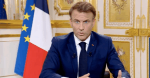 Pháp đối mặt khủng hoảng: Macron chịu áp lực bầu cử