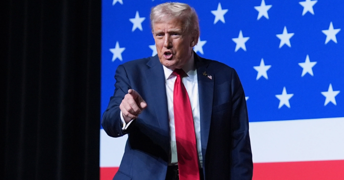 Ông Trump tại cuộc họp với các tướng lĩnh Mỹ ở bang Virginia hôm 30/9. (Ảnh: VnExpress)