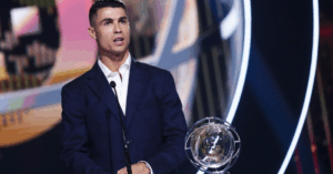 Ronaldo đạt cột mốc tỷ phú đầu tiên