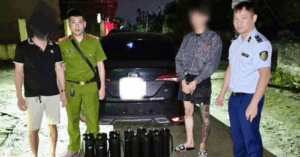 Khí cười lan rộng: Quảng Ninh bắt giữ ô tô chở 13 bình N2O