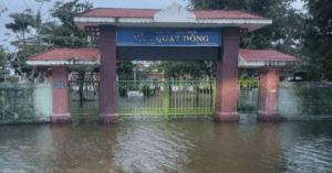 Bão Fengshen khiến học sinh Huế tạm nghỉ học