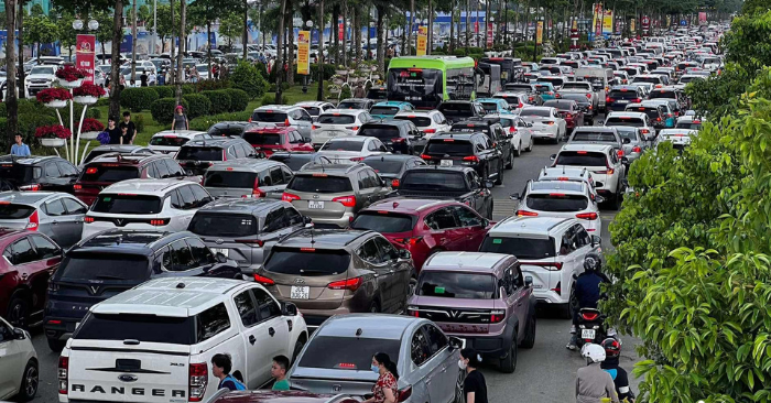 Phân luồng giao thông, Công an Hà Nội tạm cấm xe trên 3 tuyến đường
