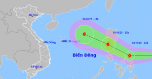 Bão suy yếu trên Biển Đông do không khí lạnh tràn xuống