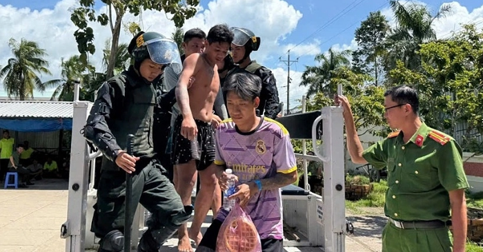 Bắt 9 người cầm đầu vụ hơn 300 học viên trốn trại cai nghiện ở An Giang