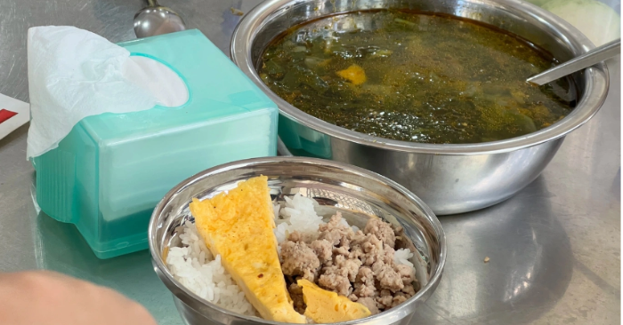 Kỷ luật lãnh đạo trường Trưng Vương vì vụ thực phẩm bốc mùi