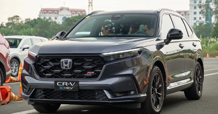 CR-V e:HEV RS tăng giá trước khi chuyển sang lắp ráp