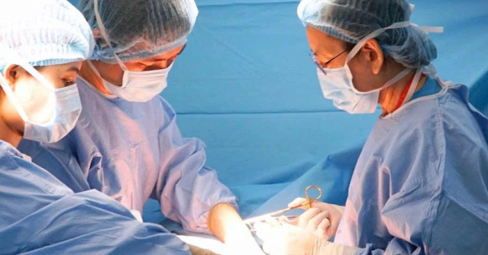 Mổ khẩn cứu mẹ con thai phụ nguy kịch vì tiền sản giật