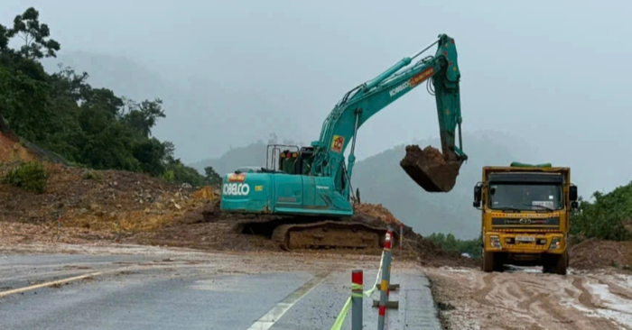 Xe khách và xe tải lớn bị cấm trên La Sơn - Hòa Liên