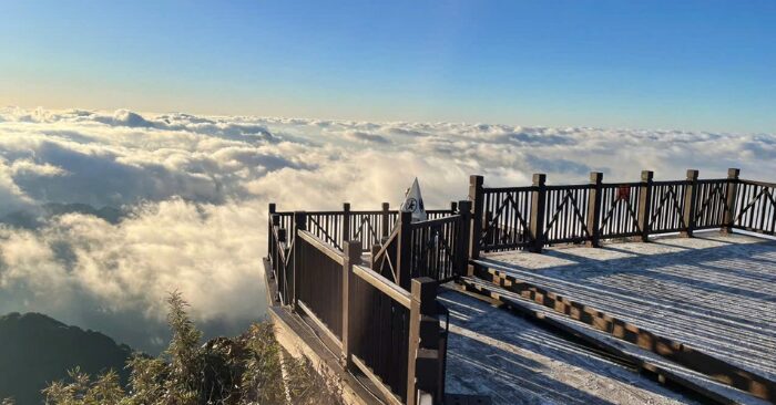Băng giá đỉnh Fansipan xuất hiện sớm giữa mùa đông