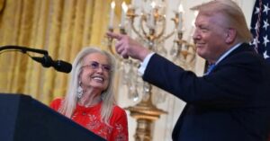 Trump tái tranh cử và cam kết 250 triệu USD gây chú ý