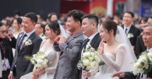 Đám cưới 80 cặp đôi ở Hồ Gươm: NSND Xuân Bắc chủ hôn và lan tỏa niềm vui hạnh phúc