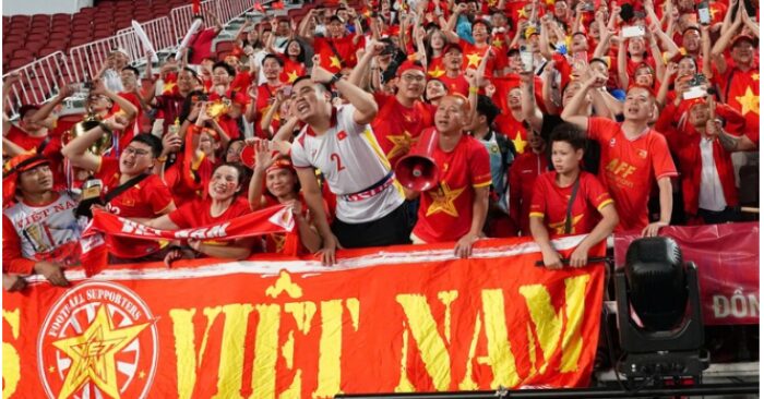 CĐV Đông Nam Á thích thú với màn lội ngược dòng của U22 Việt Nam tại SEA Games 33