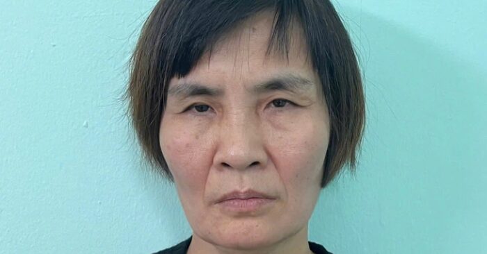 Bắt nữ sinh quỳ xin để trả gói hàng trộm cắp, người phụ nữ bị tạm giữ hình sự