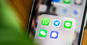 Điều khoản Zalo dưới góc nhìn so sánh: Thu thập dữ liệu khác gì WhatsApp, Messenger, Viber?