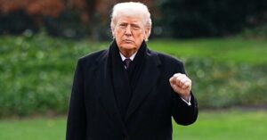 Ông Trump cảnh báo cứng rắn: Mỹ sẵn sàng khai hỏa nếu Iran giết hại người biểu tình