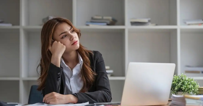 Thói quen âm thầm cản bước thăng tiến dù bạn làm việc chăm chỉ