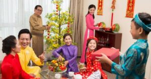Xông đất là một trong những nghi lễ cổ xưa nhất của người Việt.