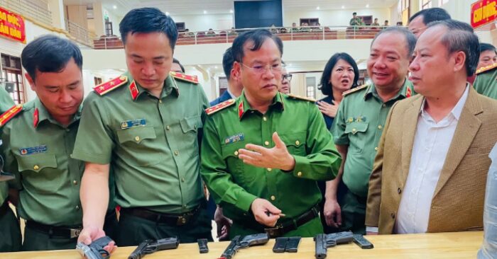 Bắt hai nghi phạm cướp ngân hàng