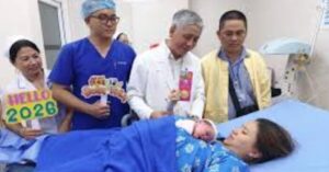 Y tế Tết Bính Ngọ - Áp lực cấp cứu và niềm vui đón trẻ sơ sinh