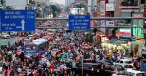 Hai thói quen khi lái xe khiến ngã tư dễ ùn tắc