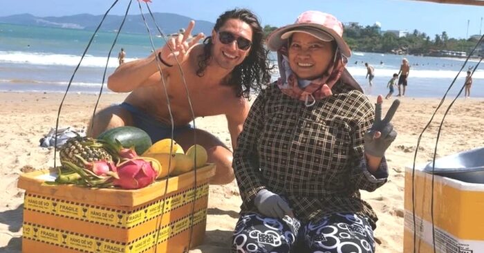 Tiếng Anh giao tiếp: Bài học từ gánh hàng rong tại Nha Trang
