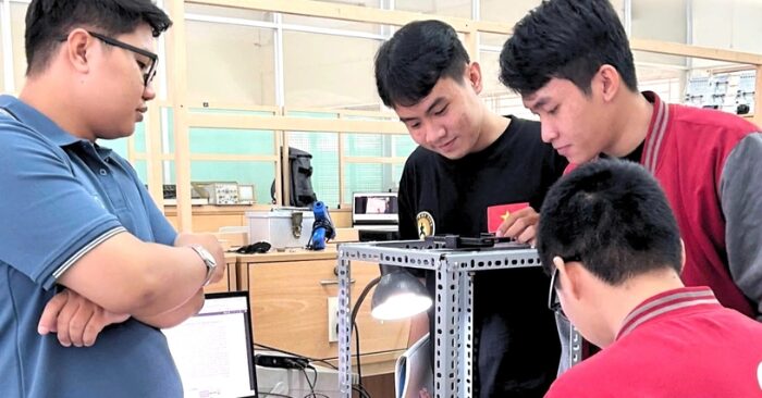 Ươm tạo doanh nghiệp công nghệ