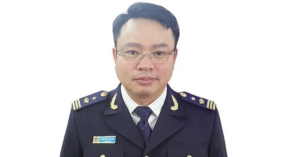 Cán bộ hải quan nhận hối lộ rồi lừa sếp để lấy tiền riêng