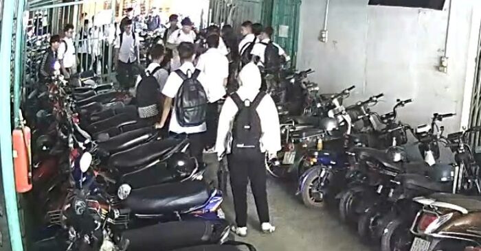 Nam sinh lớp 11 bị đánh