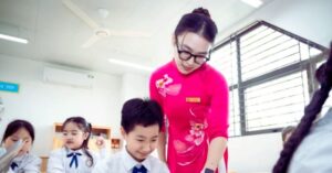 Quy định dạy thêm: Việt Nam sửa đổi để bảo vệ quyền lợi giáo viên