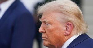 Xung đột Mỹ - Iran: Trump cảnh báo kịch bản chính trị tồi tệ