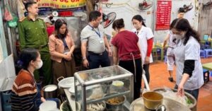 Bún riêu Hàng Lược bị đình chỉ sau phản ánh của du khách