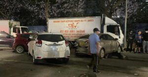 Tai nạn liên hoàn nghiêm trọng trên phố Nguyễn Chánh tại Hà Nội