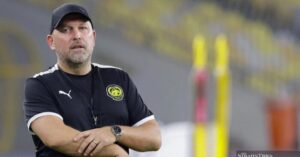 Bóng đá Malaysia: Peter Cklamovski đối mặt làn sóng đòi sa thải