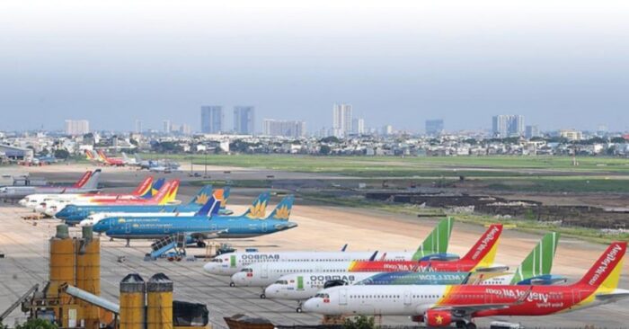 Vietnam Airlines cắt 23 chuyến nội địa và tăng phụ thu quốc tế