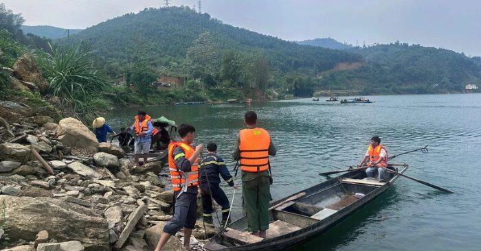 Hồ thủy điện Chiêm Hóa: Đôi vợ chồng tử nạn sau vụ lật thuyền đêm