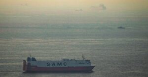 Iran bác bỏ vai trò trung gian của Trung Quốc, phong tỏa eo biển Hormuz gây tắc nghẽn hàng hải