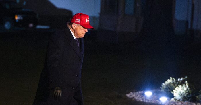 Mỹ và Israel tăng cường không kích Iran, Tổng thống Trump tuyên bố "quá muộn" để đàm phán